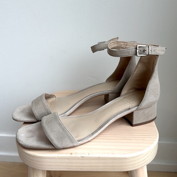 Vince Camuto suede block heel sandles - Picture 3 of 6